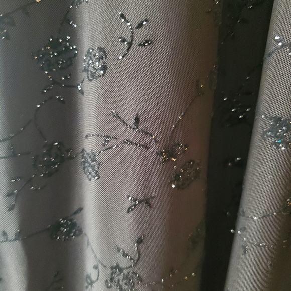 Formal night gown - Picture 8 of 8